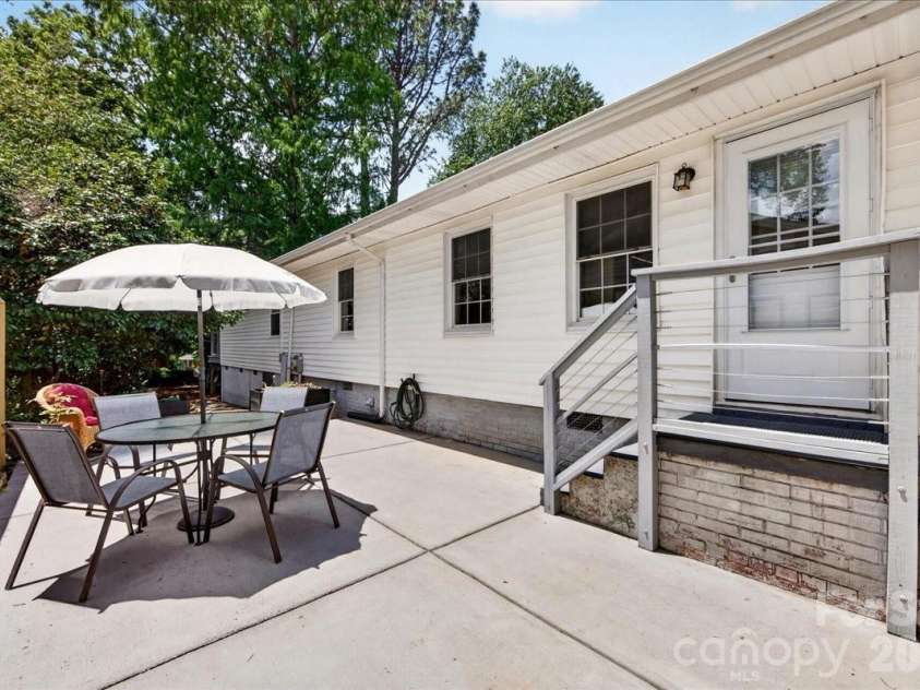 3425 Airlie Street, Charlotte, NC 28205.  MLS# CAR4353108, YatesRealty ID 32700. 