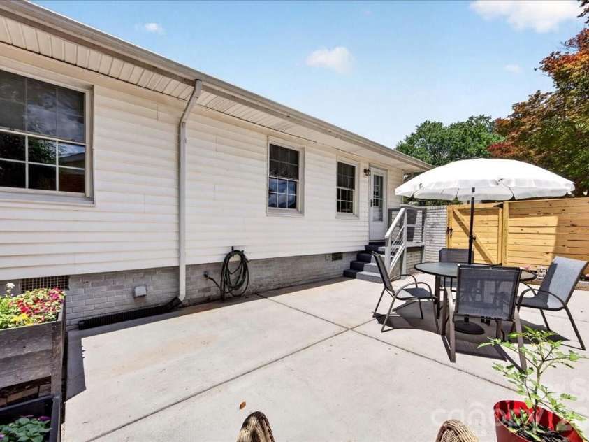 3425 Airlie Street, Charlotte, NC 28205.  MLS# CAR4353108, YatesRealty ID 32700. 