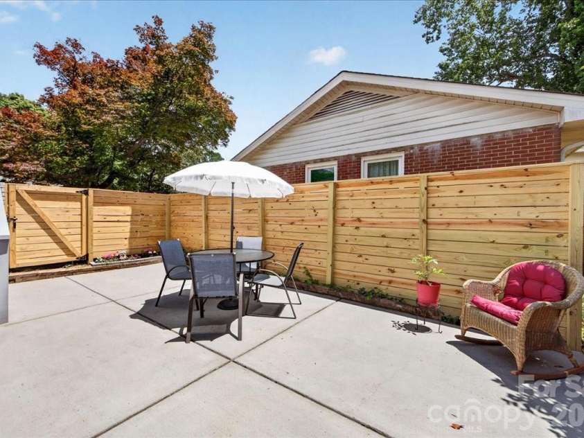 3425 Airlie Street, Charlotte, NC 28205.  MLS# CAR4353108, YatesRealty ID 32700. 