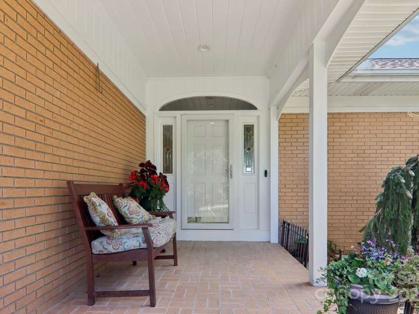 18 Thornapple Drive, Hendersonville, NC 28739.  MLS# CAR4292441, YatesRealty ID 32701. 