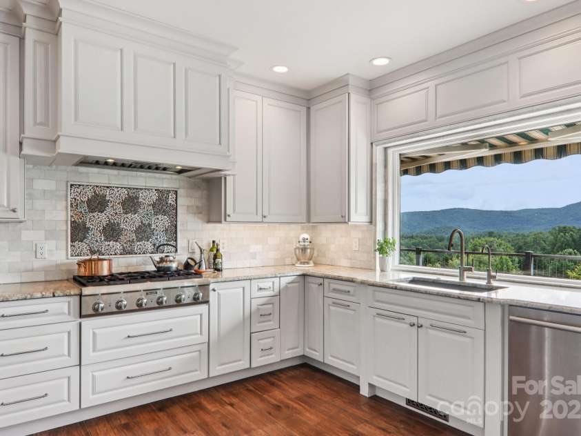 18 Thornapple Drive, Hendersonville, NC 28739.  MLS# CAR4292441, YatesRealty ID 32701. 