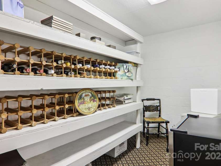 18 Thornapple Drive, Hendersonville, NC 28739.  MLS# CAR4292441, YatesRealty ID 32701. 