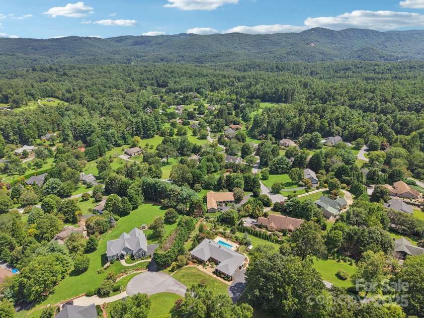 18 Thornapple Drive, Hendersonville, NC 28739.  MLS# CAR4292441, YatesRealty ID 32701. 