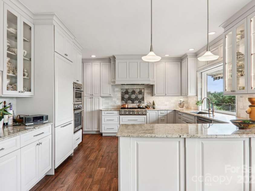 18 Thornapple Drive, Hendersonville, NC 28739.  MLS# CAR4292441, YatesRealty ID 32701. 