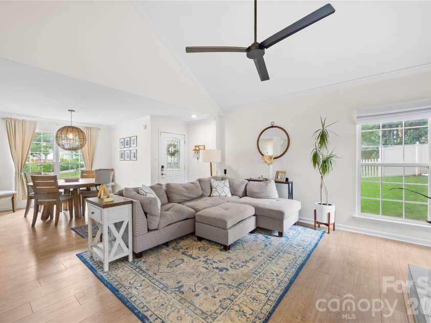 801 Mill Run Drive, Charlotte, NC 28209.  MLS# CAR4388194, YatesRealty ID 32701. 