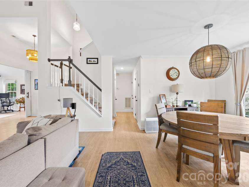 801 Mill Run Drive, Charlotte, NC 28209.  MLS# CAR4388194, YatesRealty ID 32701. 