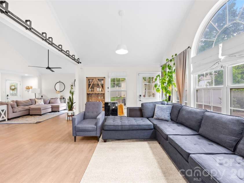 801 Mill Run Drive, Charlotte, NC 28209.  MLS# CAR4388194, YatesRealty ID 32701. 