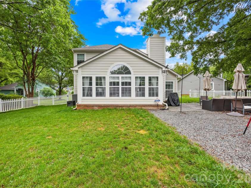 801 Mill Run Drive, Charlotte, NC 28209.  MLS# CAR4388194, YatesRealty ID 32701. 