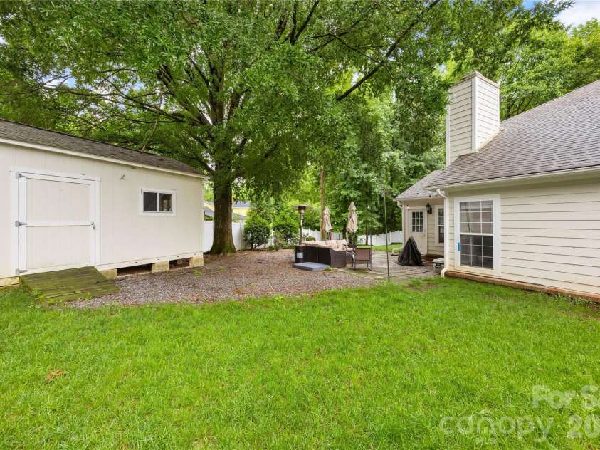801 Mill Run Drive, Charlotte, NC 28209.  MLS# CAR4388194, YatesRealty ID 32701. 