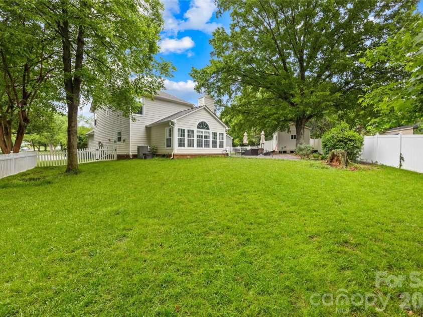 801 Mill Run Drive, Charlotte, NC 28209.  MLS# CAR4388194, YatesRealty ID 32701. 