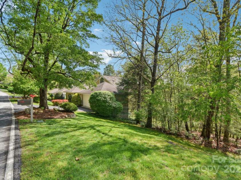 320 Dawnbrook Drive, Flat Rock, NC 28731.  MLS# CAR4283000, YatesRealty ID 32703. 