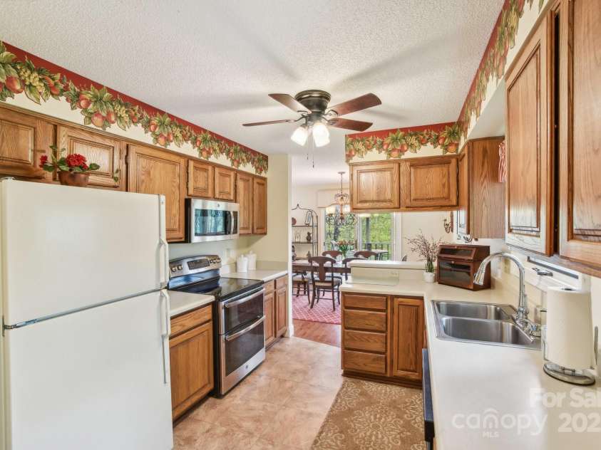 320 Dawnbrook Drive, Flat Rock, NC 28731.  MLS# CAR4283000, YatesRealty ID 32703. 
