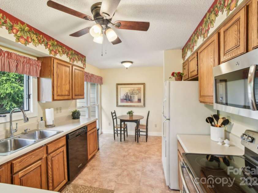 320 Dawnbrook Drive, Flat Rock, NC 28731.  MLS# CAR4283000, YatesRealty ID 32703. 