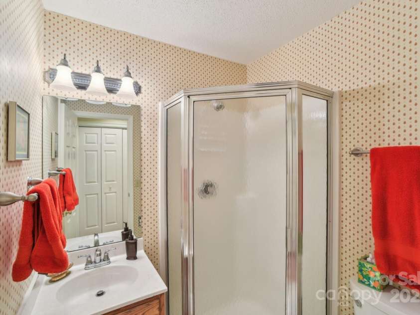 320 Dawnbrook Drive, Flat Rock, NC 28731.  MLS# CAR4283000, YatesRealty ID 32703. 