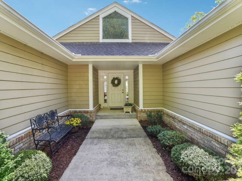 320 Dawnbrook Drive, Flat Rock, NC 28731.  MLS# CAR4283000, YatesRealty ID 32703. Welcome