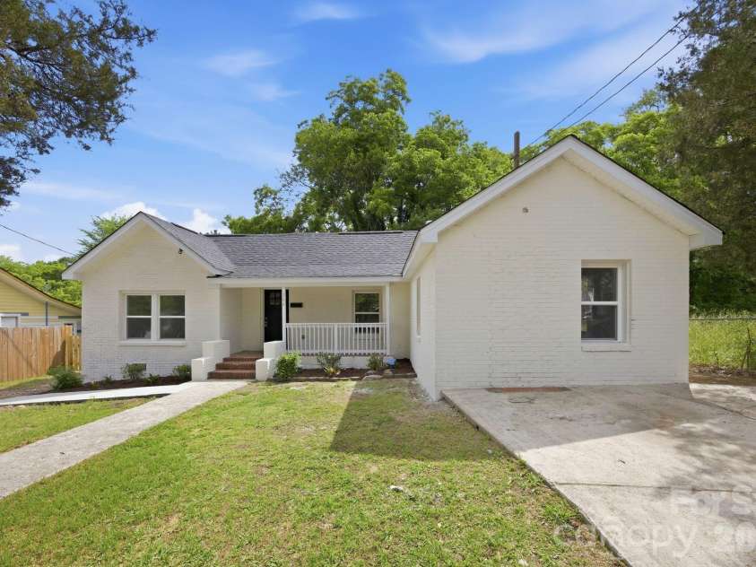304 Ashford Street, Chester, SC 29706.  MLS# CAR4365506, YatesRealty ID 32704. 