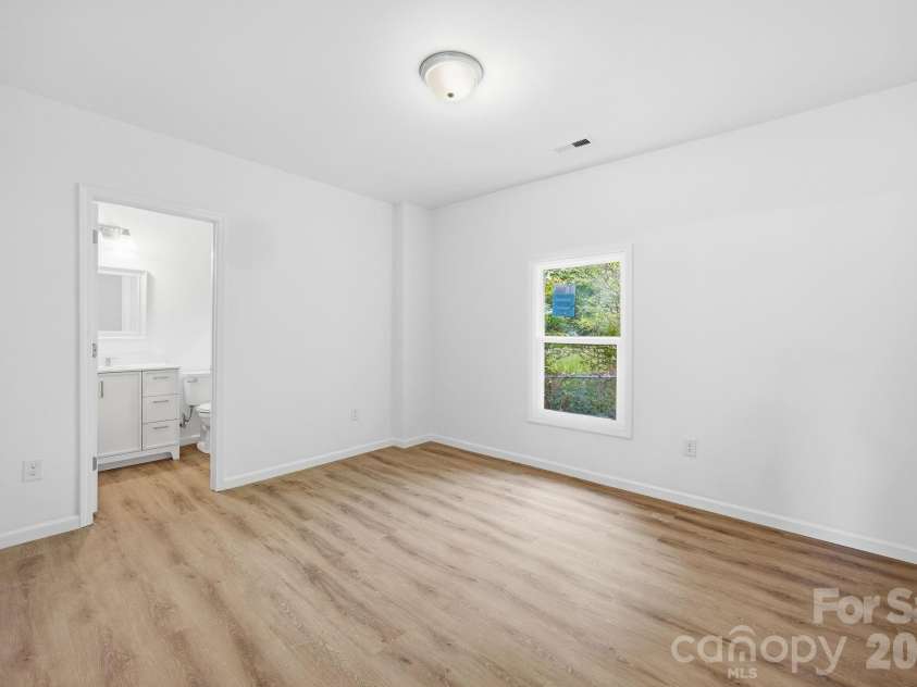 304 Ashford Street, Chester, SC 29706.  MLS# CAR4365506, YatesRealty ID 32704. 