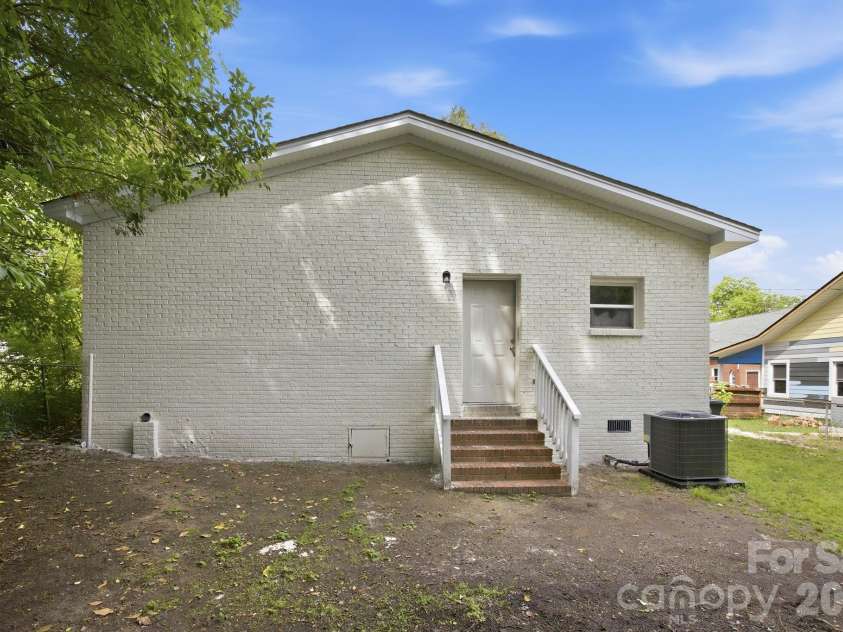 304 Ashford Street, Chester, SC 29706.  MLS# CAR4365506, YatesRealty ID 32704. 