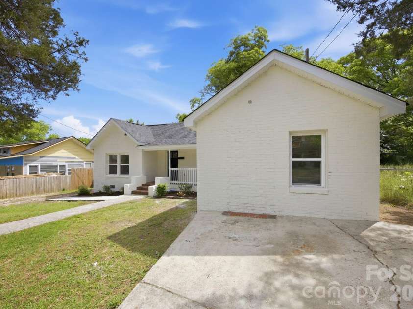 304 Ashford Street, Chester, SC 29706.  MLS# CAR4365506, YatesRealty ID 32704. 