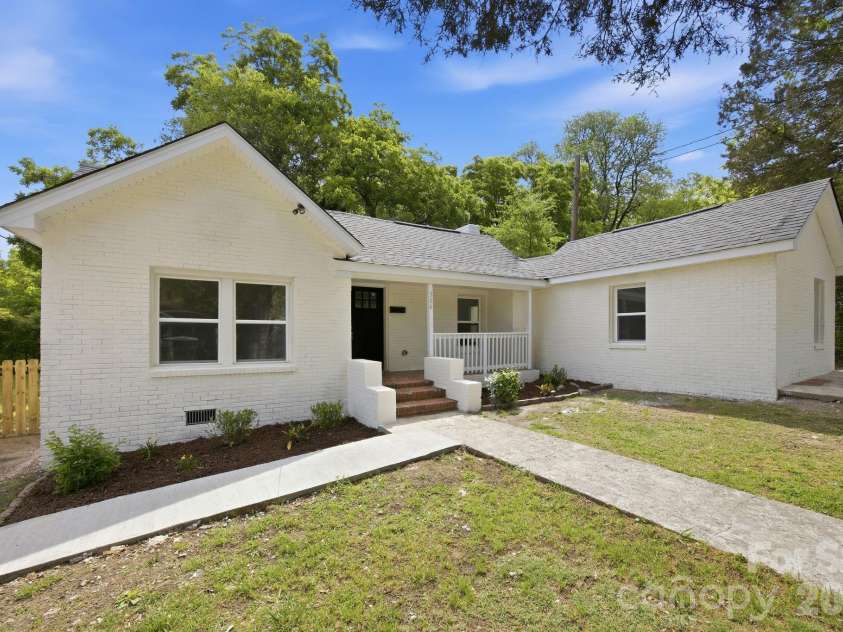 304 Ashford Street, Chester, SC 29706.  MLS# CAR4365506, YatesRealty ID 32704. 
