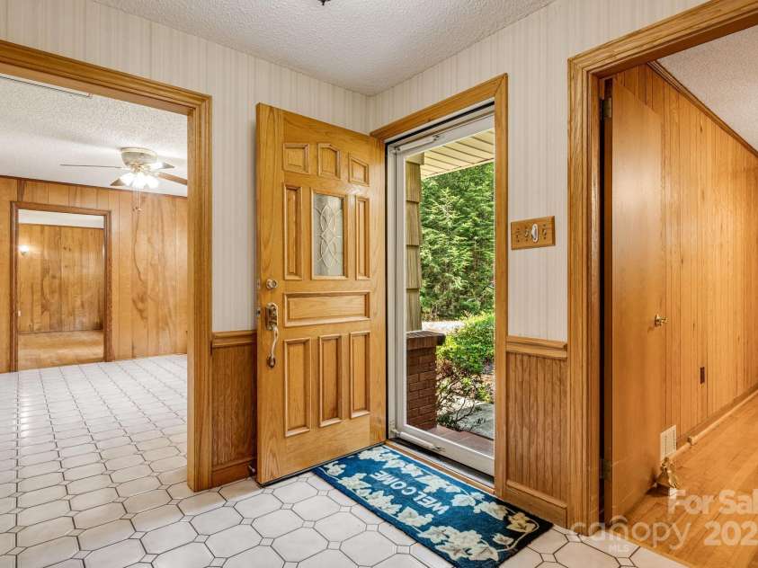 58 Blue Ridge Assembly Drive, Black Mountain, NC 28711.  MLS# CAR4292057, YatesRealty ID 32705. 