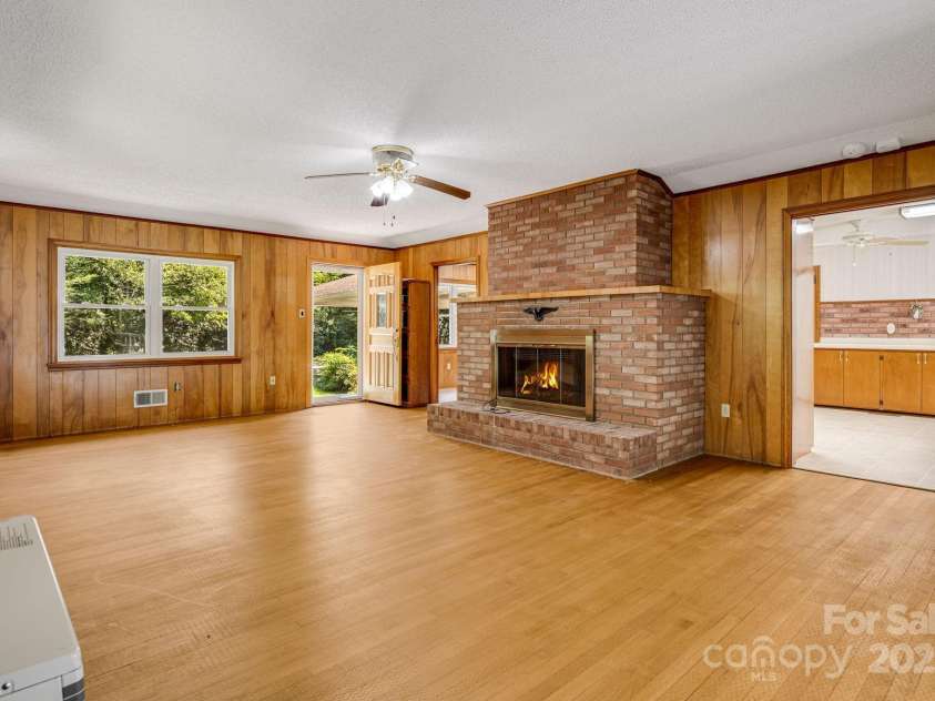 58 Blue Ridge Assembly Drive, Black Mountain, NC 28711.  MLS# CAR4292057, YatesRealty ID 32705. 