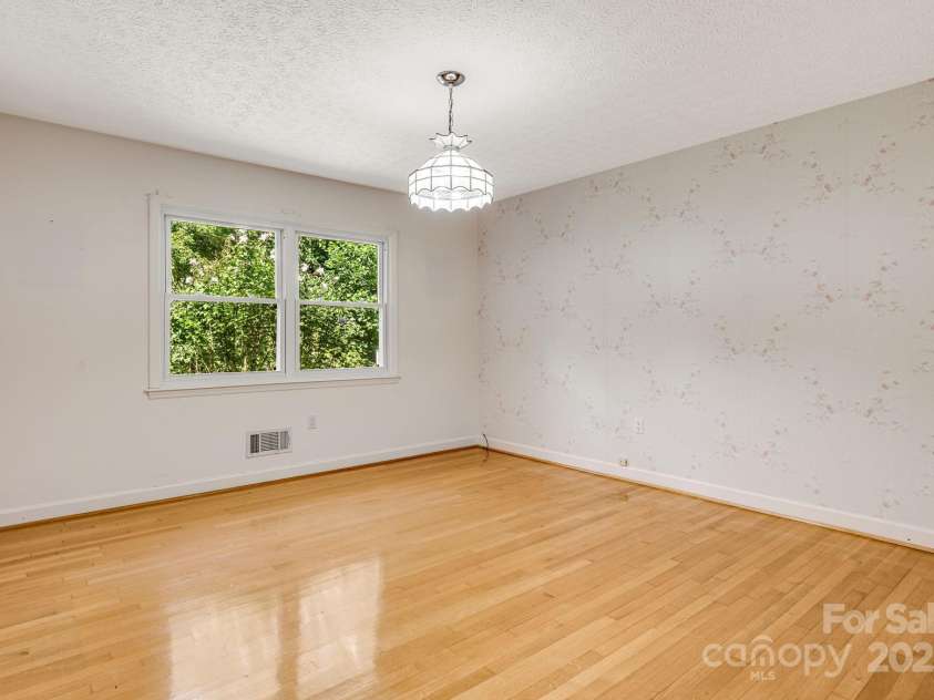 58 Blue Ridge Assembly Drive, Black Mountain, NC 28711.  MLS# CAR4292057, YatesRealty ID 32705. 