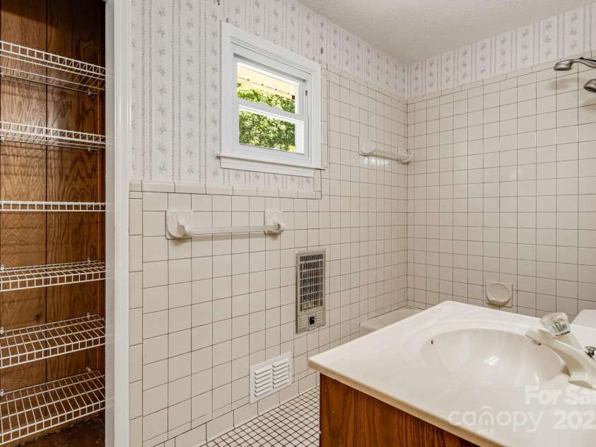 58 Blue Ridge Assembly Drive, Black Mountain, NC 28711.  MLS# CAR4292057, YatesRealty ID 32705. 