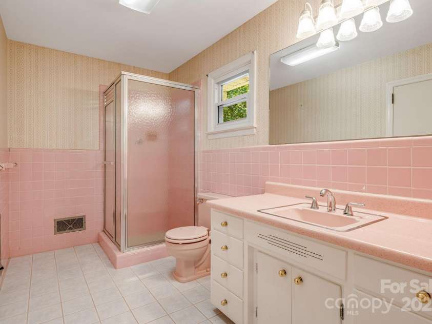 58 Blue Ridge Assembly Drive, Black Mountain, NC 28711.  MLS# CAR4292057, YatesRealty ID 32705. 