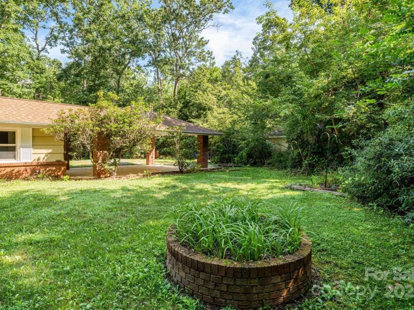 58 Blue Ridge Assembly Drive, Black Mountain, NC 28711.  MLS# CAR4292057, YatesRealty ID 32705. 