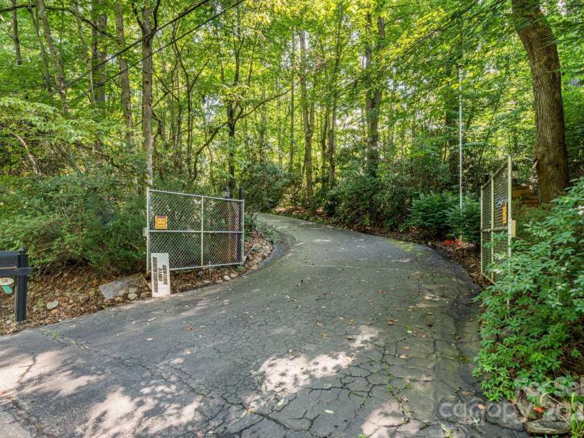 58 Blue Ridge Assembly Drive, Black Mountain, NC 28711.  MLS# CAR4292057, YatesRealty ID 32705. 