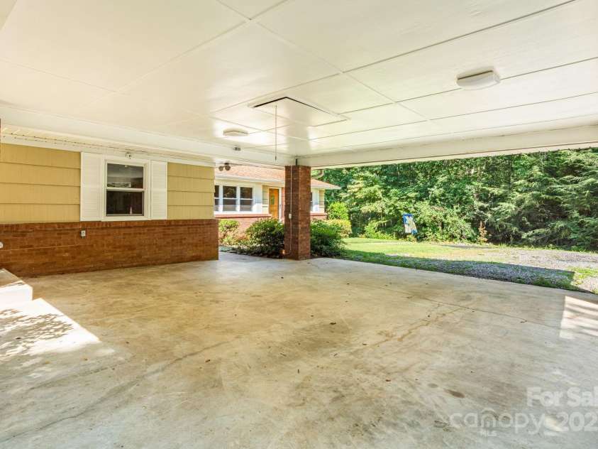 58 Blue Ridge Assembly Drive, Black Mountain, NC 28711.  MLS# CAR4292057, YatesRealty ID 32705. 