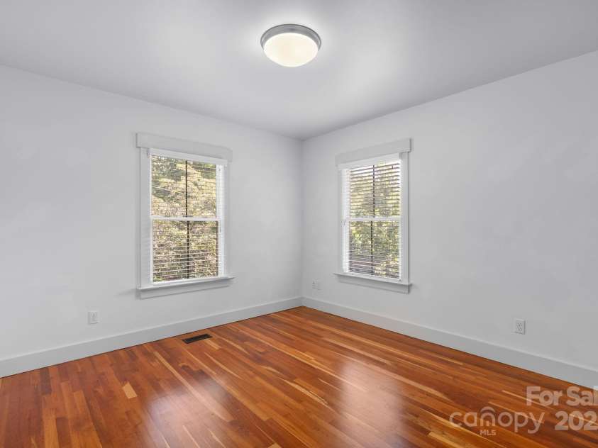 109 Zander Way, Asheville, NC 28805.  MLS# CAR4292315, YatesRealty ID 32706. 3rd bedroom