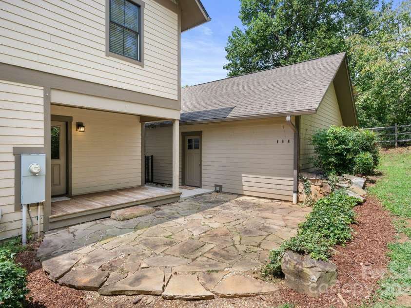109 Zander Way, Asheville, NC 28805.  MLS# CAR4292315, YatesRealty ID 32706. Back yard patio