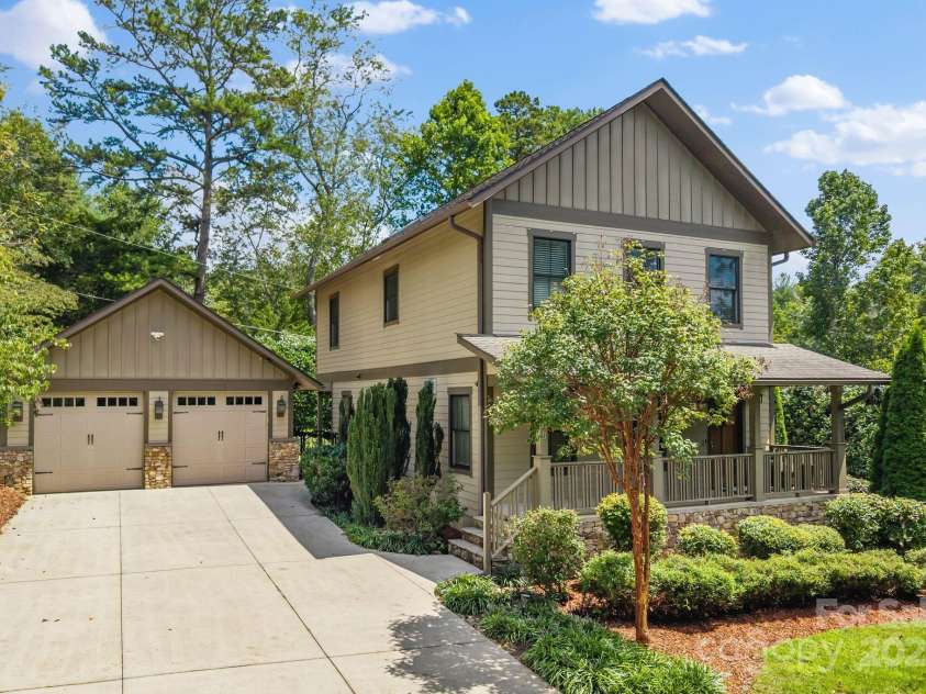 109 Zander Way, Asheville, NC 28805.  MLS# CAR4292315, YatesRealty ID 32706. Double garage