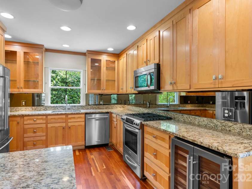 109 Zander Way, Asheville, NC 28805.  MLS# CAR4292315, YatesRealty ID 32706. New appliances