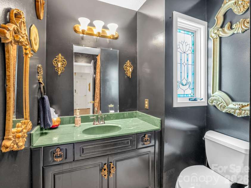 8 Sunny Ridge Drive, Asheville, NC 28804.  MLS# CAR4389104, YatesRealty ID 32706. Full bath on main level