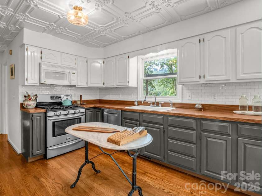8 Sunny Ridge Drive, Asheville, NC 28804.  MLS# CAR4389104, YatesRealty ID 32706. Mountain views from kitchen window
