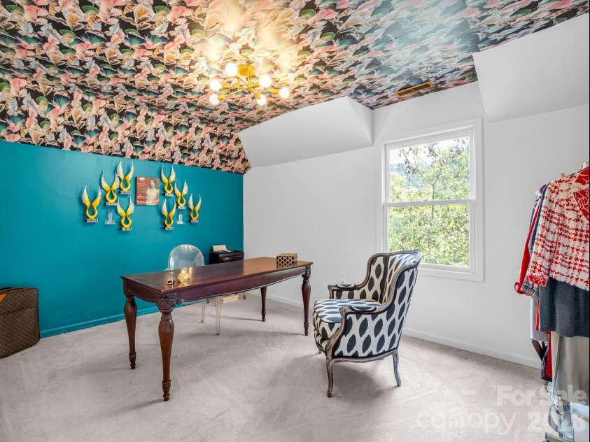 8 Sunny Ridge Drive, Asheville, NC 28804.  MLS# CAR4389104, YatesRealty ID 32706. Upper level 3rd bedroom
