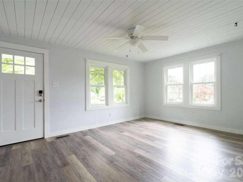250 Oakdale Street, Brevard, NC 28712.  MLS# CAR4396245, YatesRealty ID 32708. 