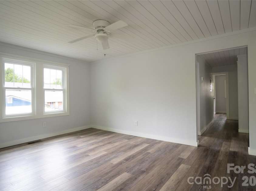 250 Oakdale Street, Brevard, NC 28712.  MLS# CAR4396245, YatesRealty ID 32708. 