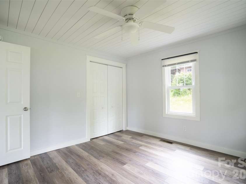 250 Oakdale Street, Brevard, NC 28712.  MLS# CAR4396245, YatesRealty ID 32708. 
