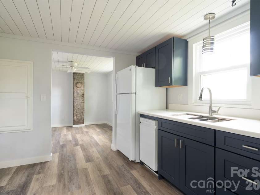 250 Oakdale Street, Brevard, NC 28712.  MLS# CAR4396245, YatesRealty ID 32708. 