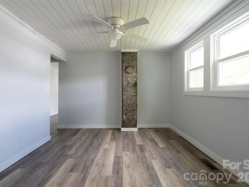 250 Oakdale Street, Brevard, NC 28712.  MLS# CAR4396245, YatesRealty ID 32708. 
