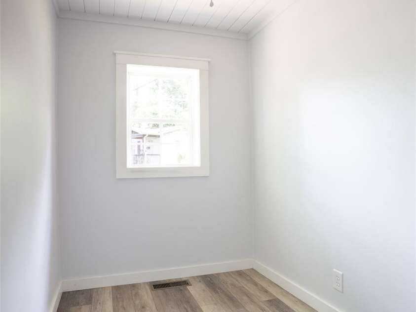 250 Oakdale Street, Brevard, NC 28712.  MLS# CAR4396245, YatesRealty ID 32708. 