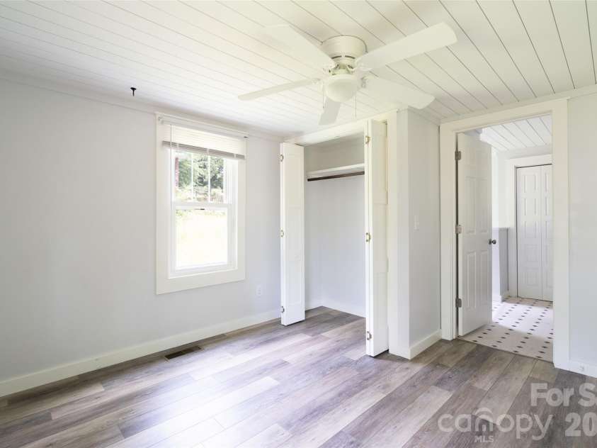 250 Oakdale Street, Brevard, NC 28712.  MLS# CAR4396245, YatesRealty ID 32708. 