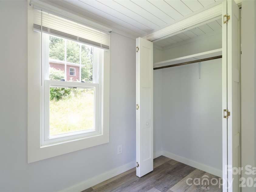 250 Oakdale Street, Brevard, NC 28712.  MLS# CAR4396245, YatesRealty ID 32708. 