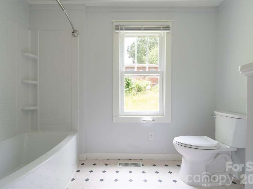 250 Oakdale Street, Brevard, NC 28712.  MLS# CAR4396245, YatesRealty ID 32708. 