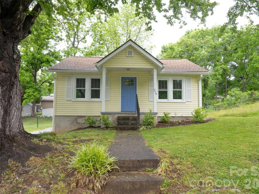 250 Oakdale Street, Brevard, NC 28712.  MLS# CAR4396245, YatesRealty ID 32708. 