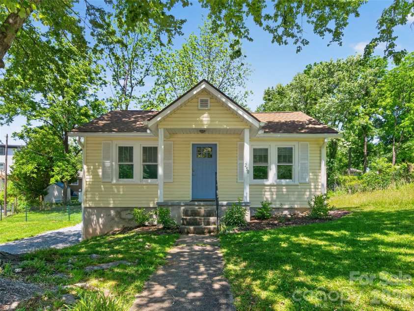 250 Oakdale Street, Brevard, NC 28712.  MLS# CAR4396245, YatesRealty ID 32708. 
